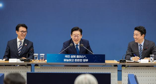 李대통령 "군장병, 충성 대상 가끔 착각…헌법 교육 체계적으로 해야"