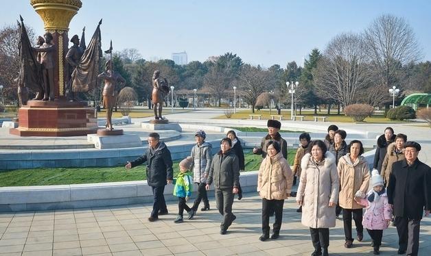 北 "지난 5년은 전당 강화의 최전성기"…지방발전 성과 등 선전[데일리 북한]
