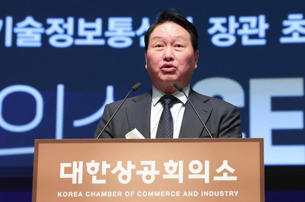 최태원 "규모별 차등 규제 철폐, AI 투자·지역경제 체력 기르자"