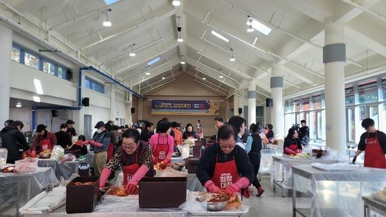 '빛고을 김장대전'에 1만8천명 참여…매출 20억 '역대 최대'