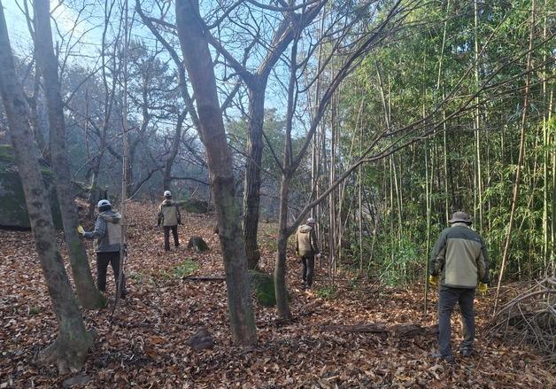 '반달가슴곰 서식지 보호'…지리산국립공원 불법 엽구 수거