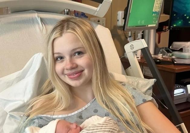 "13살에 임신했던 소녀"…두 아이 엄마 됐는데 아직도 '미성년자' 취급