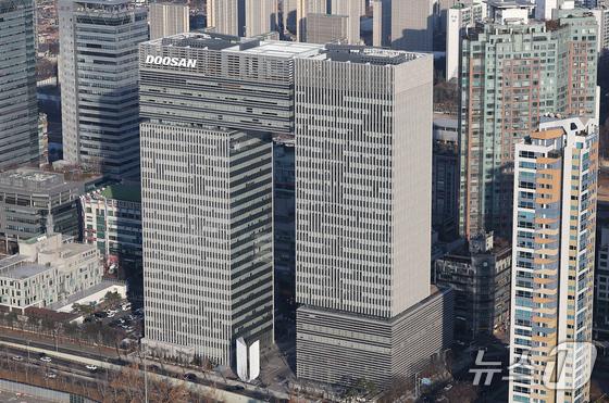 유진證 "두산, SK실트론 인수 관련 재무부담 적어…저가매수 기회"