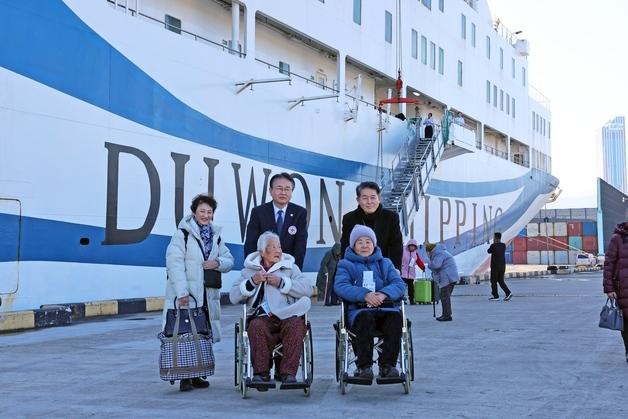 "오랜 기다림 끝에"…사할린동포 82명, 영주귀국