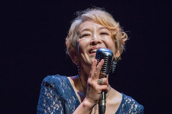 "하늘에서 별을 따다…" 故윤석화, 연극계 스타 배우 넘은 '韓CM송 레전드'