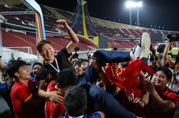 '김상식 매직' 베트남, 동남아시안게임 제패…3개 대회 연속 우승 쾌거