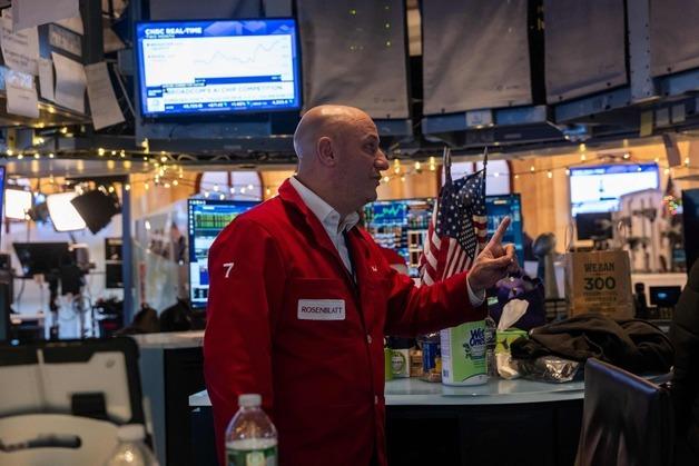 트럼프, 크리스마스 사흘연휴 행정명령…NYSE·나스닥 정상운영