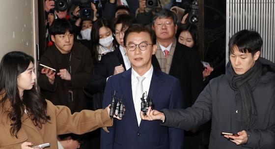 전재수 ‘여전한 존재감’ 왜?…여론조사서 박형준 따돌려