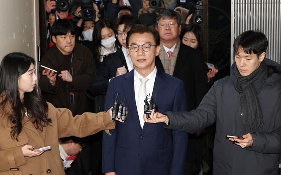 전재수 ‘여전한 존재감’ 왜?…통일교 의혹에도 여론조사서 박형준 따돌려