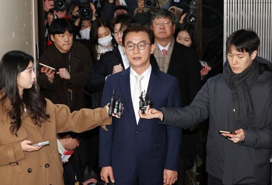 전재수 ‘여전한 존재감’ 왜?…여론조사서 박형준 따돌려