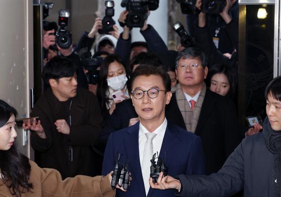 전재수, 14시간20분 경찰 조사 후 귀가…"통일교 돈 안 받았다"