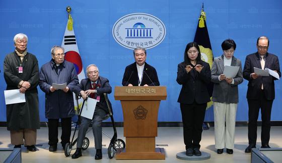 민주원로들 "'위법 수사' 이화영 판결 취소하고 석방하라"