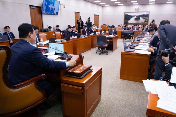 '농수산물 온라인 도매시장' 근거 명문화 법안, 농해수위 통과