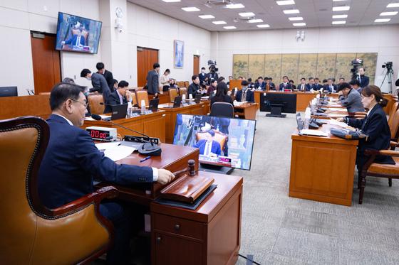 문체위, 언론중재법 개정안 소위 회부…與"허위보도 근절" 野"입틀막"