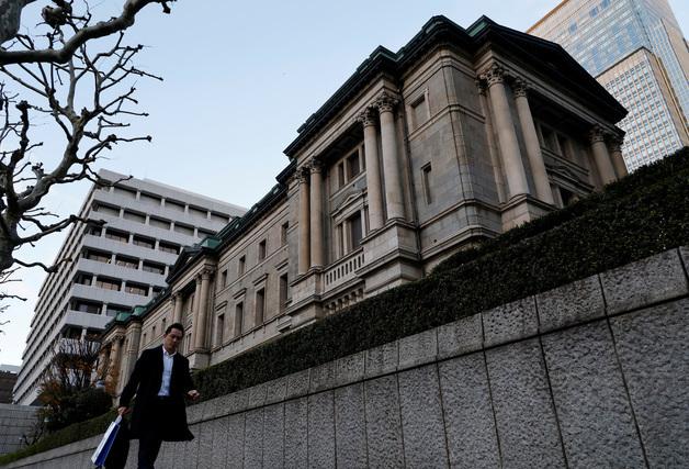 日장기금리 '마의 2%' 돌파… 19년 만에 최고, 재정불안에 직격탄