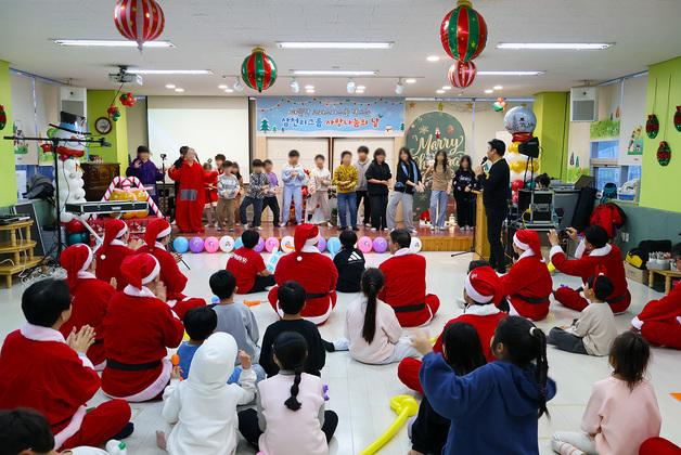 "150명 산타가 떴다"…삼천리그룹, 6개 아동센터서 성탄 행사
