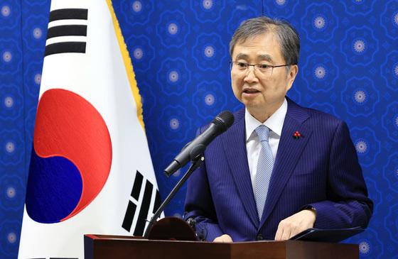 조현 외교 " 북한 포함 관련국과 한반도 평화 정착 대화 모색"