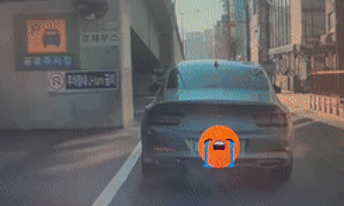 "살인 미수급 사고, 책임자 찾아라"…압구정역 인근 도로 낙하물 아찔