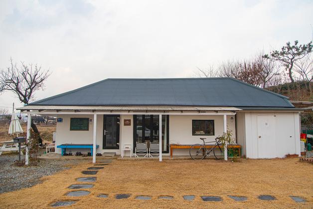 긴 겨울밤, 문장이 불을 켠다…경기도 책방·문학관 산책기