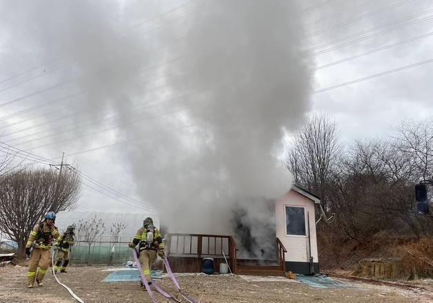 시흥 월곶동 농막서 화재…20여분 만에 진화