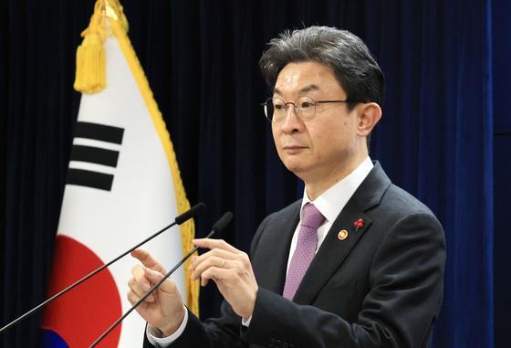 李 "피도, 눈물도 없는 금융"…이억원 "공동체적 역할 지원"