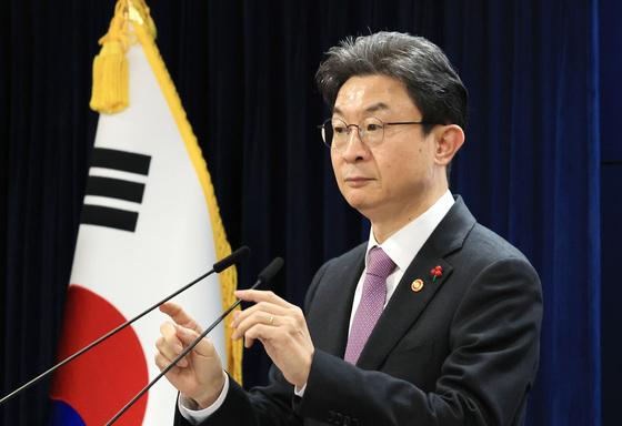 李 "피도, 눈물도 없는 금융"…이억원 "공동체적 역할 지원"