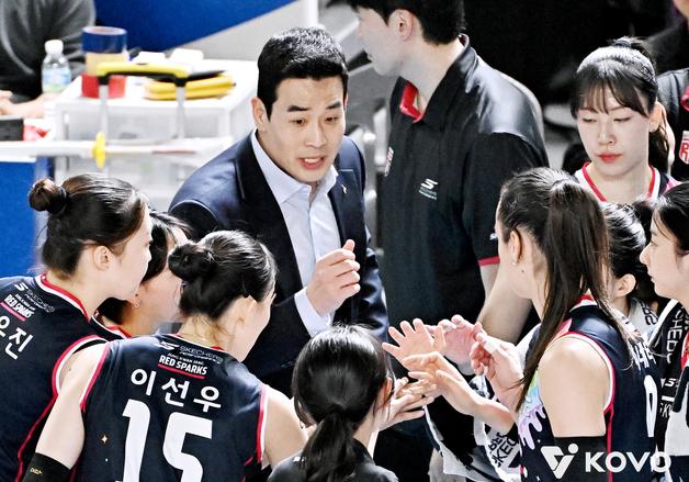 '프로 데뷔' 인쿠시 선발로 꺼낸 고희진 감독 "아시아쿼터 최선의 카드" 