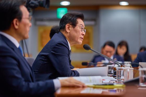 李 "韓·캄 경찰 합동작전…임무 완수 경찰관들 감사"