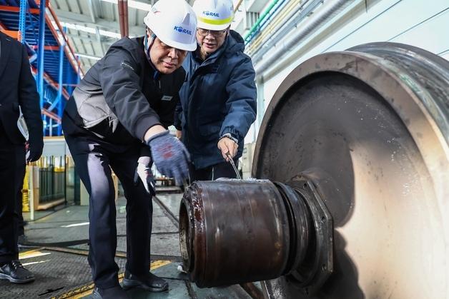 KTX 정비 현황 점검…한파·폭설 대비 안전 강화