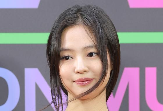 블랙핑크 제니가 뽑은 서울 최애 장소? "성북동·한강·찜질방·신라호텔"