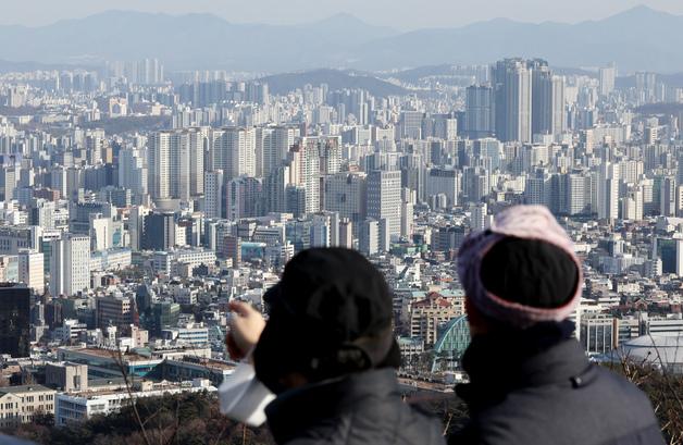 "전국 아파트값 43%가 서울"…역대급 쏠림에 악순환 경고한 한은