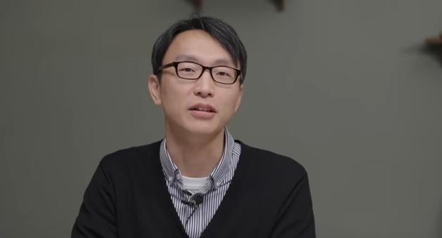 정희원 스토킹 혐의 피고소 연구원, 강제추행 혐의 맞고소