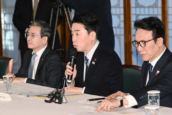 '대통령 특사' 강훈식 폴란드 출국…천무 공급 계약 체결할 듯