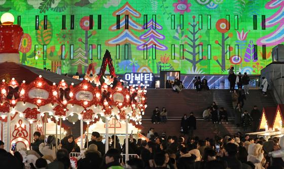 크리스마스 풍경 담은 서울 도심 미디어파사드