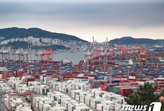 1~20일 수출 6.8% 늘어 430억달러…반도체 42%↑