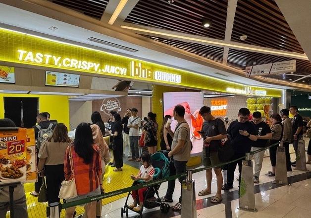 "K-치킨 열풍 이어갈 것"…bhc, 인도네시아 1호점 오픈