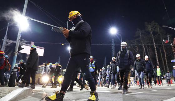 KDI "주휴수당, 월 60시간 미만 초단시간 근로 자극…재검토해야"