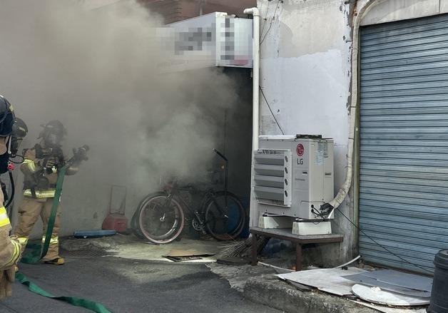 서울 영등포 지하 노래방 화재…30분 만에 초진