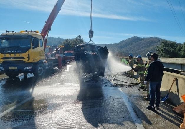 무안 서해안 고속도로서 '7중 추돌' 6명 경상·3대 전소(종합)