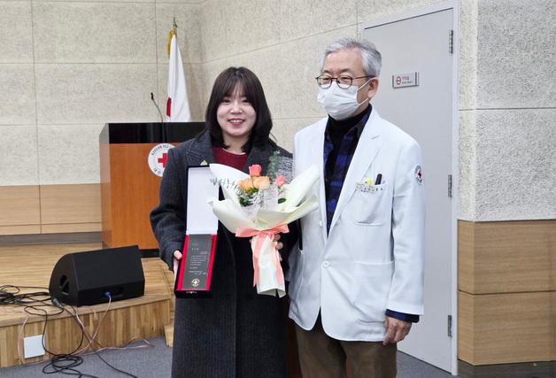 간협 중앙간호돌봄봉사단, 2년간 봉사로 '적십자사 감사패'