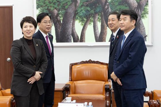 주진우 "與 통일교 특검 수용, 전재수 버린 것"→ 강득구 "국힘은 나경원 버렸나"