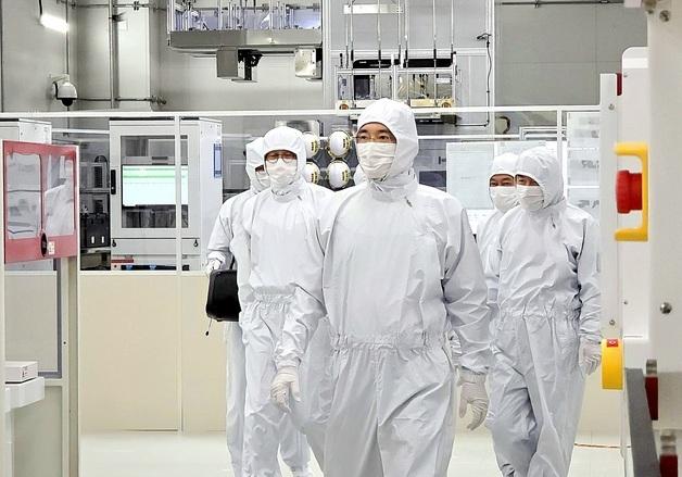 '와신상담' 2년, 삼성전자 반도체 위상 회복…파운드리까지 날개