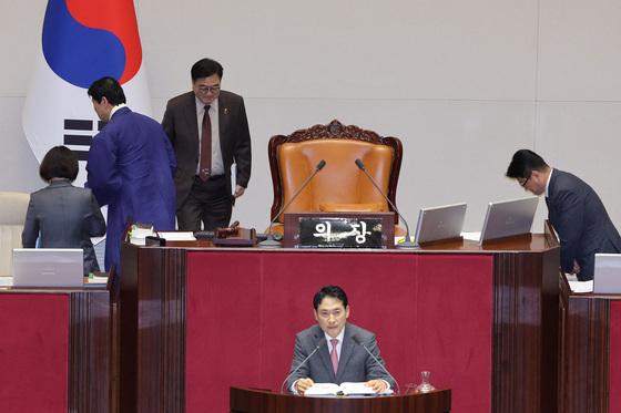 우 의장, 주호영 향해 "밤 11시부터 내일 오전까지 '필버 사회' 봐라"