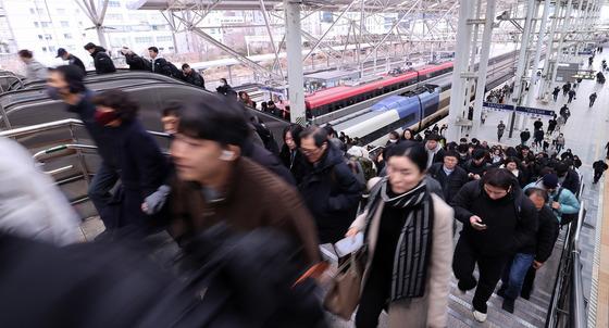 [뉴스1 PICK]철도노조 총파업 유보…모든 열차 정상 운행