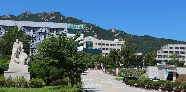 경찰, '비리 의혹' 신한대 강성종 총장 등 압수수색