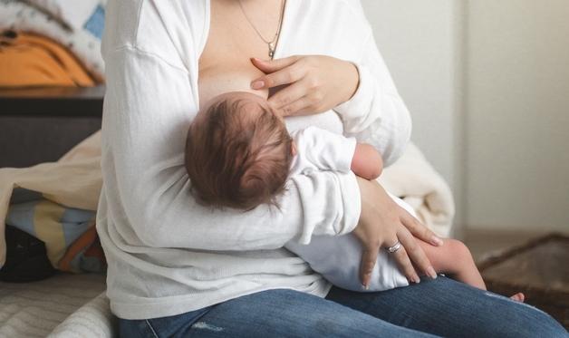 "첫 손주 모유 수유 보겠다는 시모 '여자끼리 뭐 어때'"