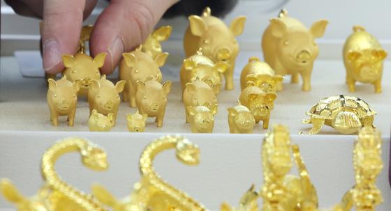 금값 사상 첫 4500달러…베네수 위기·美금리인하 기대감