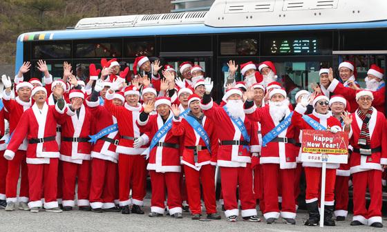 대구 '산타 버스' 13년째 운행…우주교통 기사 24~25일 산타 변신