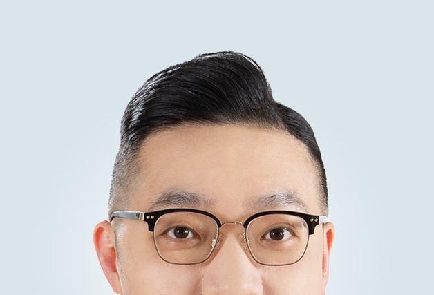 [의학칼럼] 골다공증, 겨울철 척추압박골절로 이어질 수도