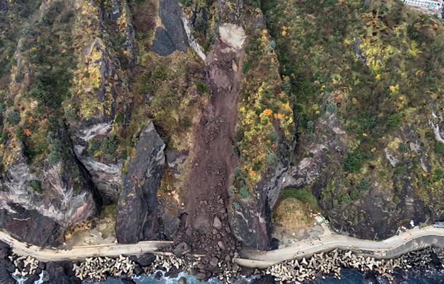 울릉도 일주도로에 낙석 2000톤…"송수관로 파손"